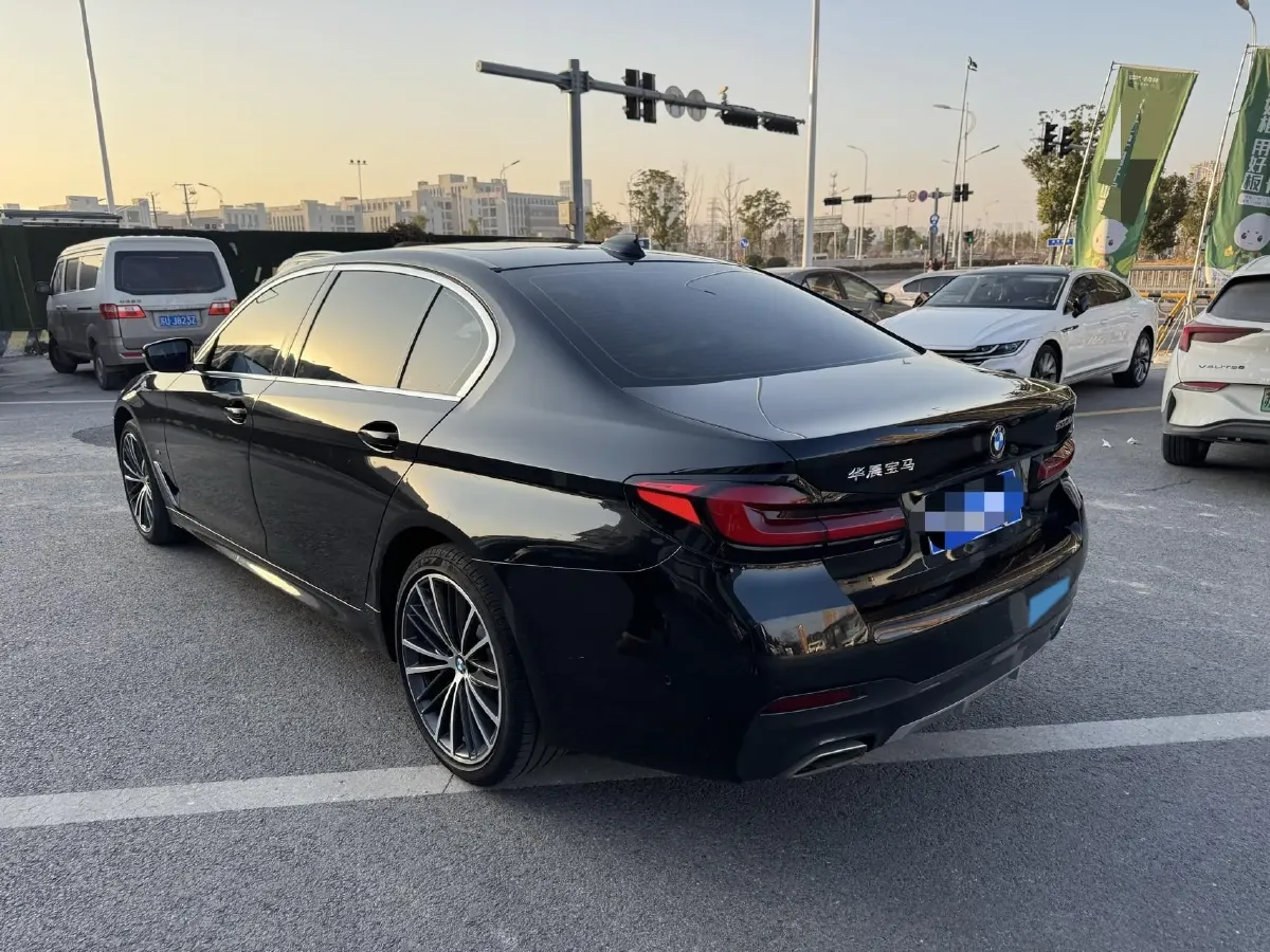 2022 BMW 5 Series 2.0T 252HP L4 8AT,autocango,china used car exporter,china ev exporter,chinese used car exporter,chinese used ev exporter