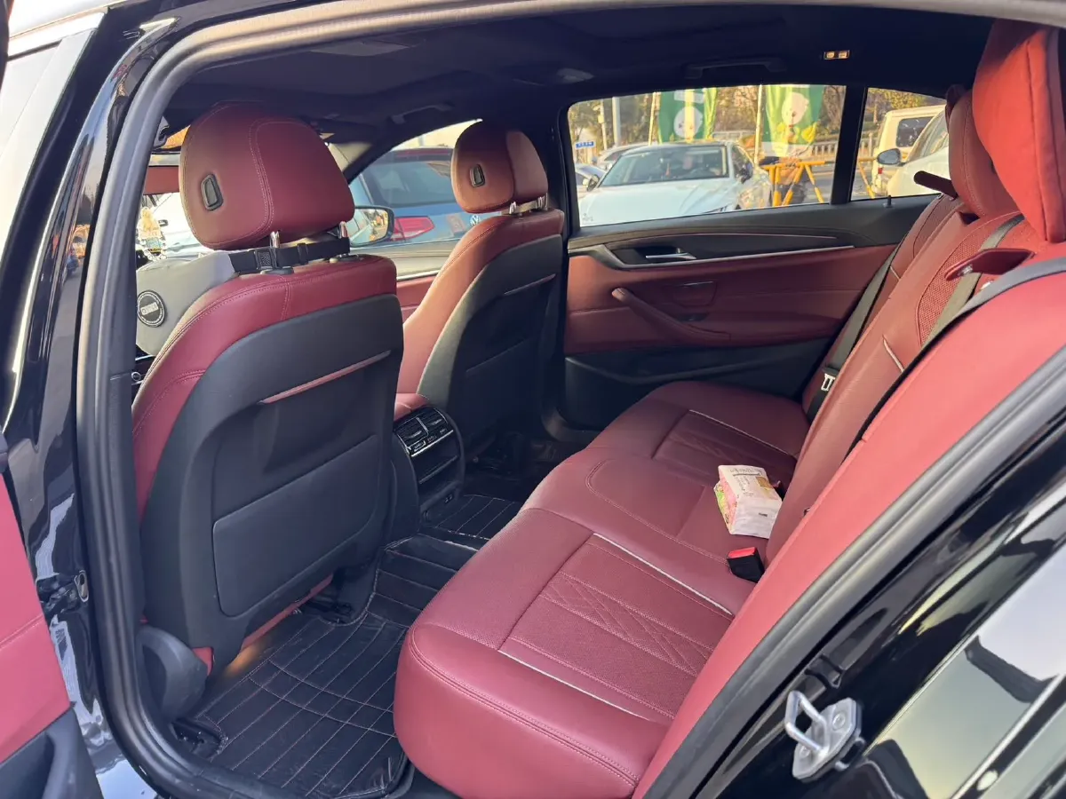 2022 BMW 5 Series 2.0T 252HP L4 8AT,autocango,china used car exporter,china ev exporter,chinese used car exporter,chinese used ev exporter