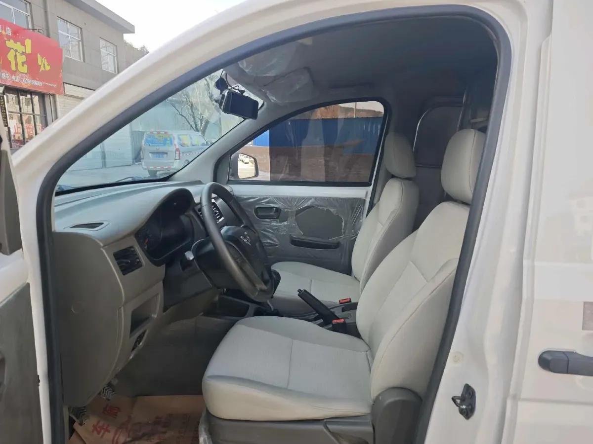 2019 WuLing RongGuang V 1.5L 112HP L4 5MT,autocango,china used car exporter,china ev exporter,chinese used car exporter,chinese used ev exporter