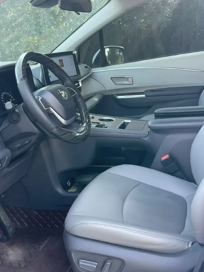 2024 Toyota Sienna 2.5L 189HP L4 E-CVT Hybrid,autocango,china used car exporter,china ev exporter,chinese used car exporter,chinese used ev exporter