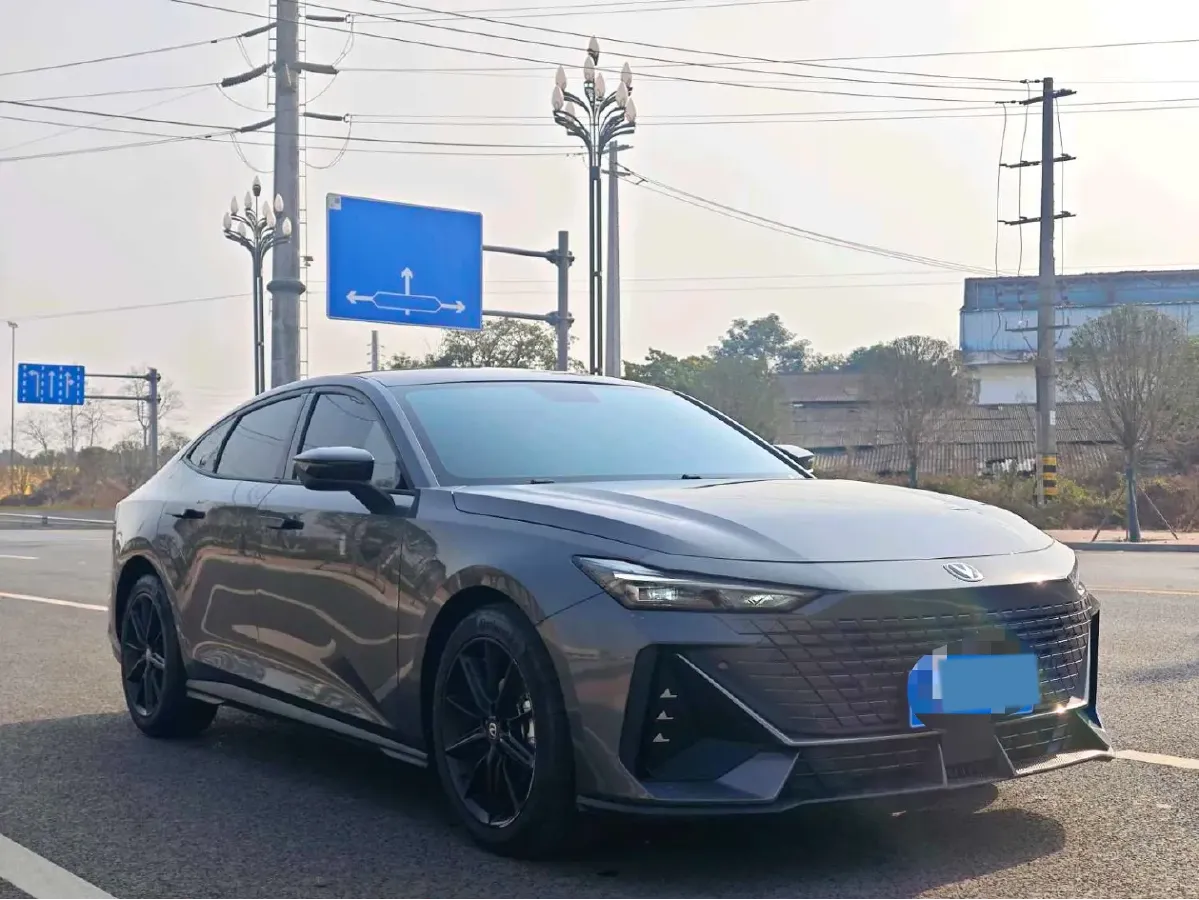 2023 ChangAn UNI-V 1.5T 188HP L4 7DCT,autocango,china used car exporter,china ev exporter,chinese used car exporter,chinese used ev exporter