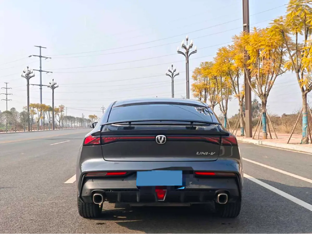 2023 ChangAn UNI-V 1.5T 188HP L4 7DCT,autocango,china used car exporter,china ev exporter,chinese used car exporter,chinese used ev exporter