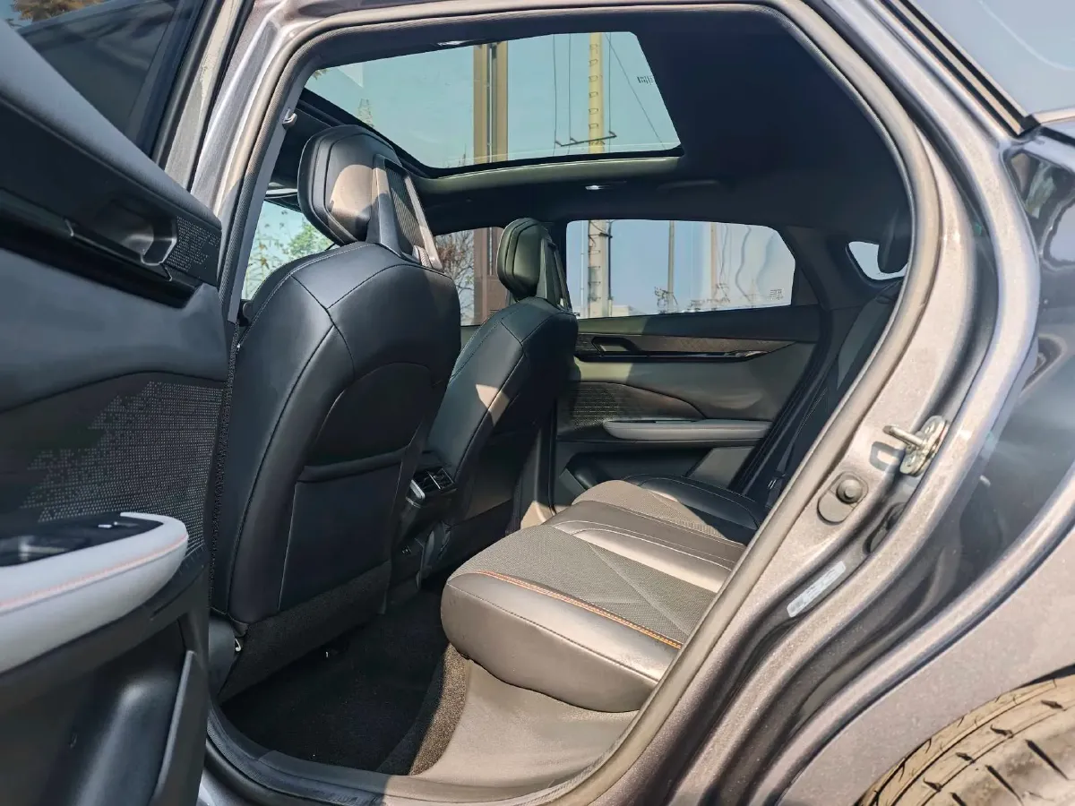 2023 ChangAn UNI-V 1.5T 188HP L4 7DCT,autocango,china used car exporter,china ev exporter,chinese used car exporter,chinese used ev exporter