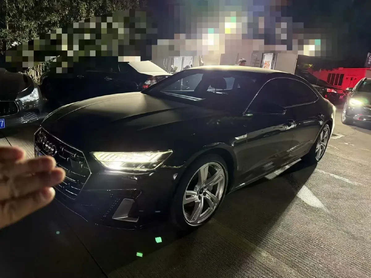 2024 Audi A7L 2.0T 245HP L4 7DCT,autocango,china used car exporter,china ev exporter,chinese used car exporter,chinese used ev exporter