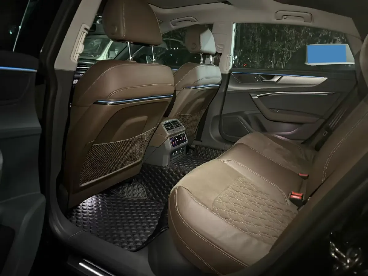 2024 Audi A7L 2.0T 245HP L4 7DCT,autocango,china used car exporter,china ev exporter,chinese used car exporter,chinese used ev exporter