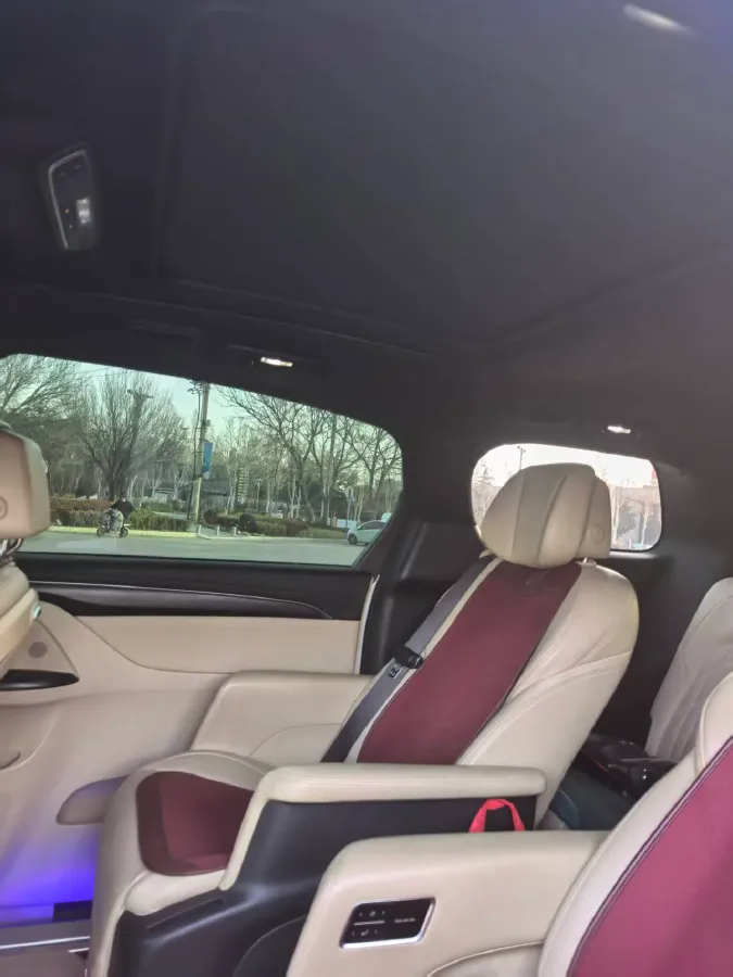 2022 Buick GL8 2.0T 237HP L4 9AT,autocango,china used car exporter,china ev exporter,chinese used car exporter,chinese used ev exporter