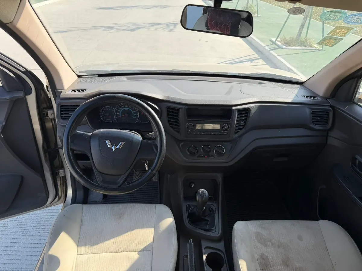 2019 WuLing HongGuang V 1.5L 105HP L4 5MT,autocango,china used car exporter,china ev exporter,chinese used car exporter,chinese used ev exporter