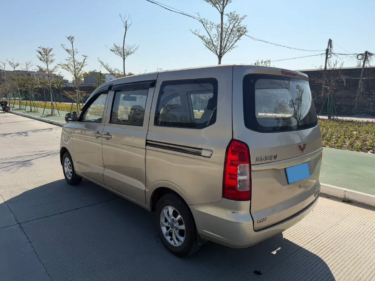 2019 WuLing HongGuang V 1.5L 105HP L4 5MT,autocango,china used car exporter,china ev exporter,chinese used car exporter,chinese used ev exporter