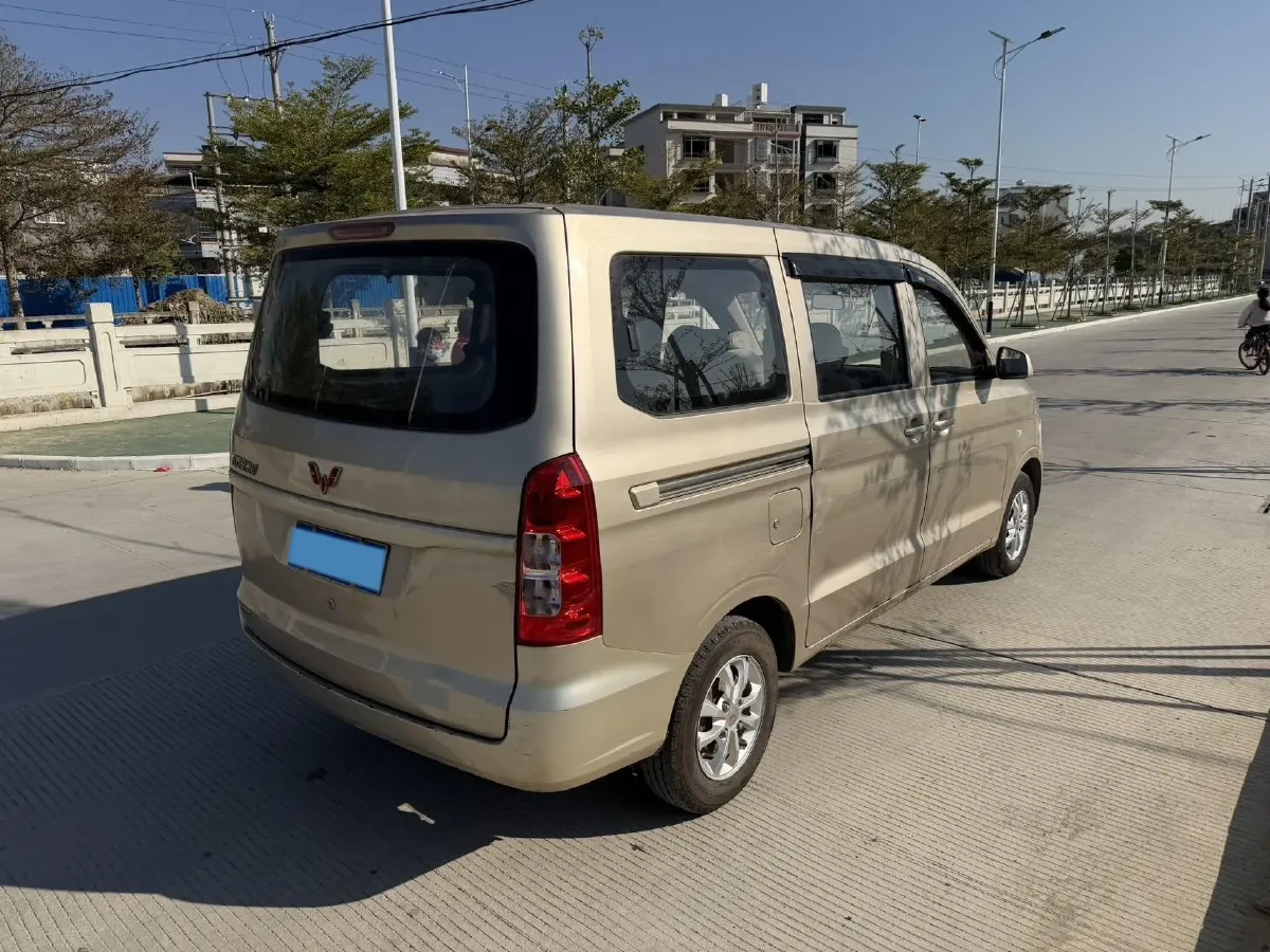 2019 WuLing HongGuang V 1.5L 105HP L4 5MT,autocango,china used car exporter,china ev exporter,chinese used car exporter,chinese used ev exporter