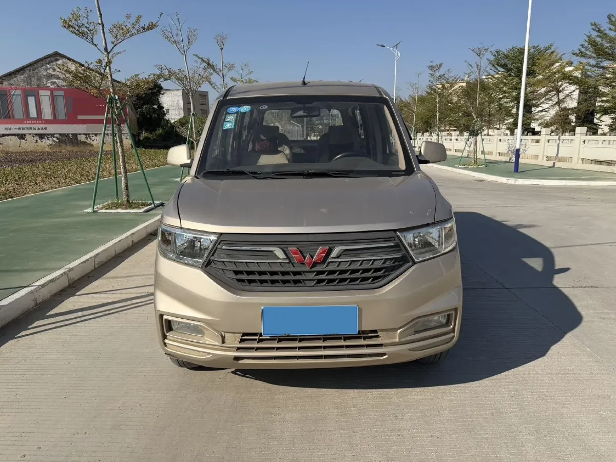 2019 WuLing HongGuang V 1.5L 105HP L4 5MT,autocango,china used car exporter,china ev exporter,chinese used car exporter,chinese used ev exporter