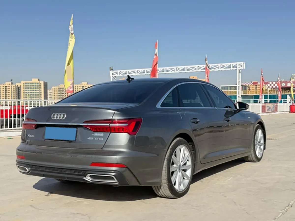2021 Audi A6L 2.0T 224HP L4 7DCT,autocango,china used car exporter,china ev exporter,chinese used car exporter,chinese used ev exporter