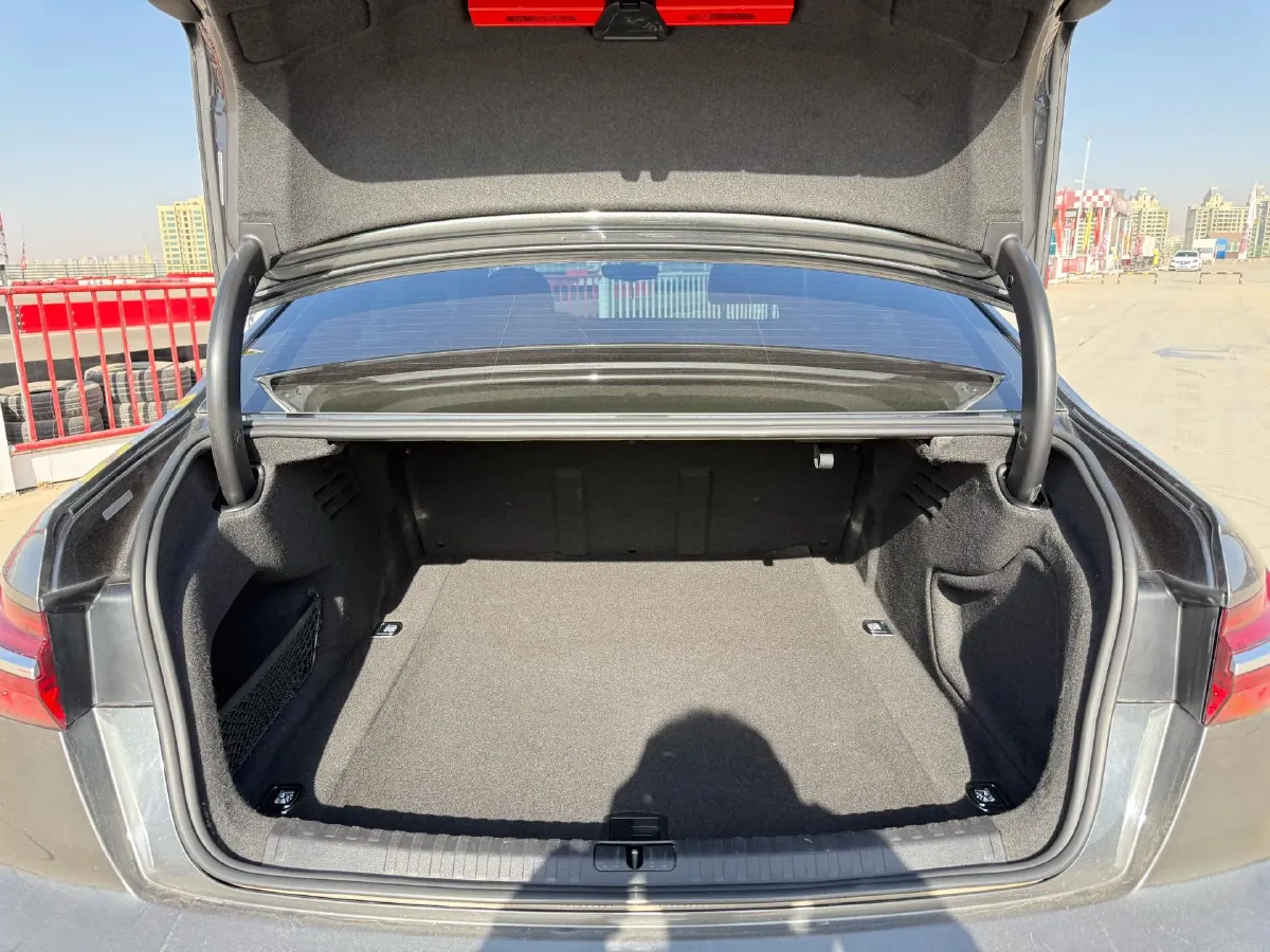 2021 Audi A6L 2.0T 224HP L4 7DCT,autocango,china used car exporter,china ev exporter,chinese used car exporter,chinese used ev exporter