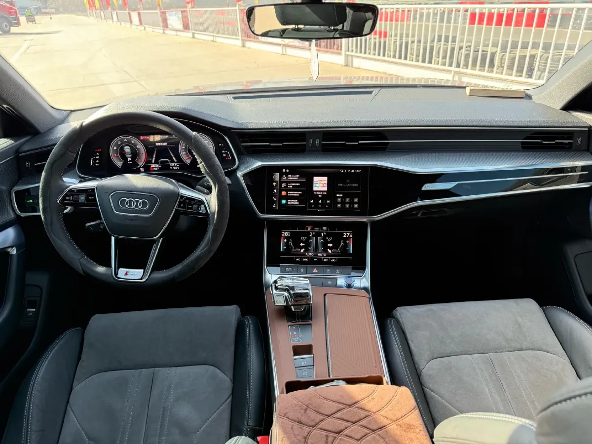 2021 Audi A6L 2.0T 224HP L4 7DCT,autocango,china used car exporter,china ev exporter,chinese used car exporter,chinese used ev exporter
