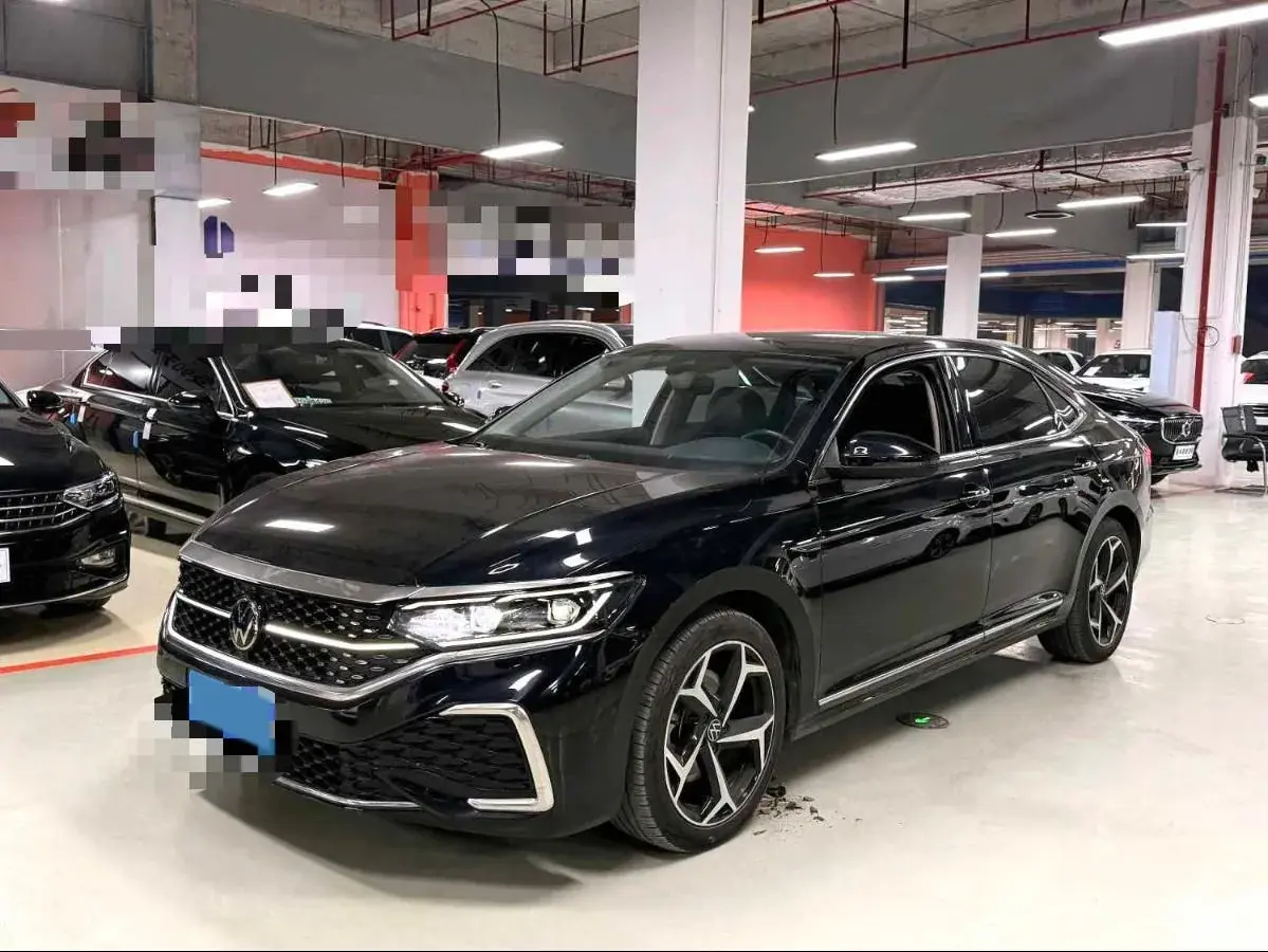 2024 Volkswagen Passat 2.0T 220HP L4 7DCT