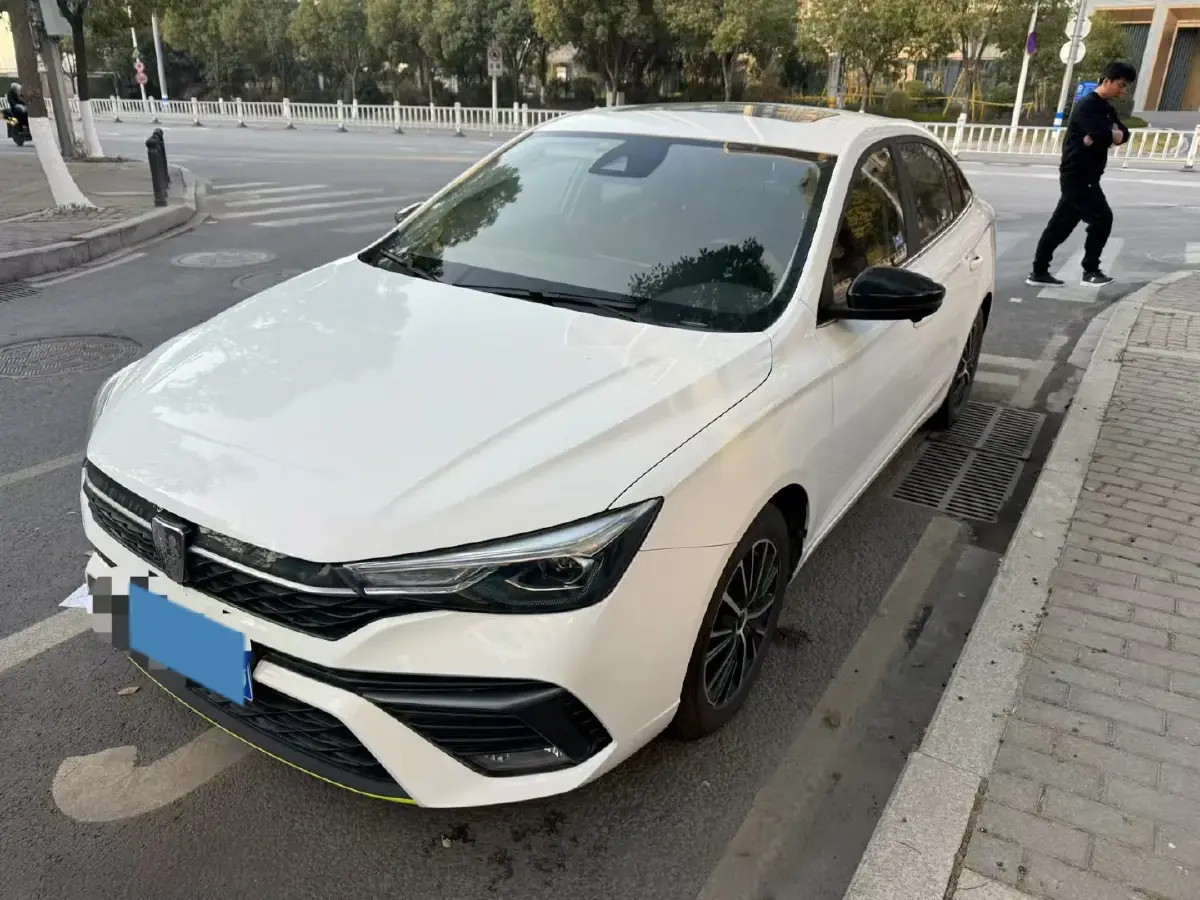 2021 Roewe i5 1.5L 120HP L4 CVT