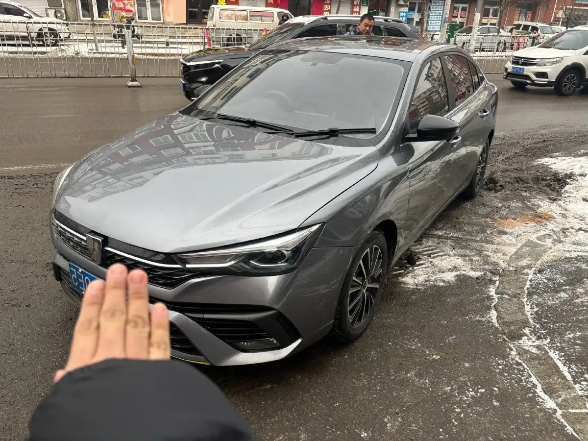 2021 Roewe i5 1.5L 120HP L4 CVT