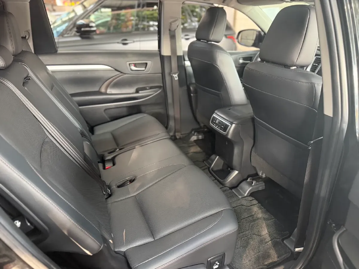 2021 Toyota Highlander 2.0T 220HP L4 6AT,autocango,china used car exporter,china ev exporter,chinese used car exporter,chinese used ev exporter