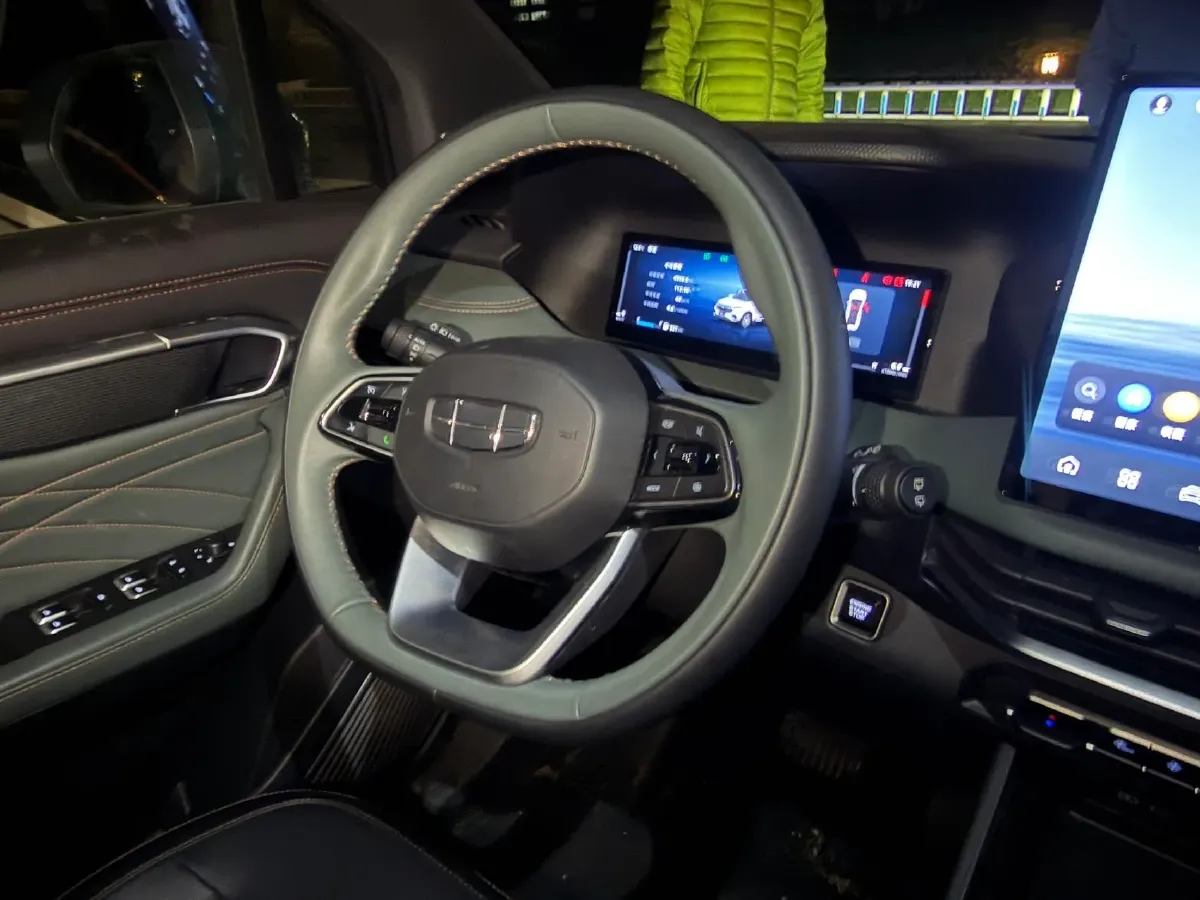 2024 Geely Okavango L 2.0T 218HP L4 7DCT,autocango,china used car exporter,china ev exporter,chinese used car exporter,chinese used ev exporter