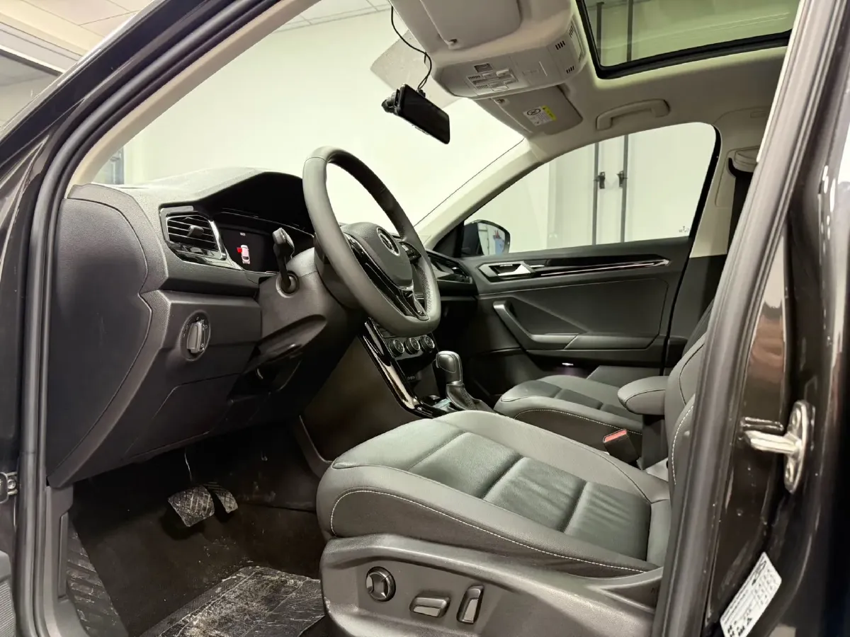 2022 Volkswagen T-Roc 1.4T 150HP L4 7DCT,autocango,china used car exporter,china ev exporter,chinese used car exporter,chinese used ev exporter