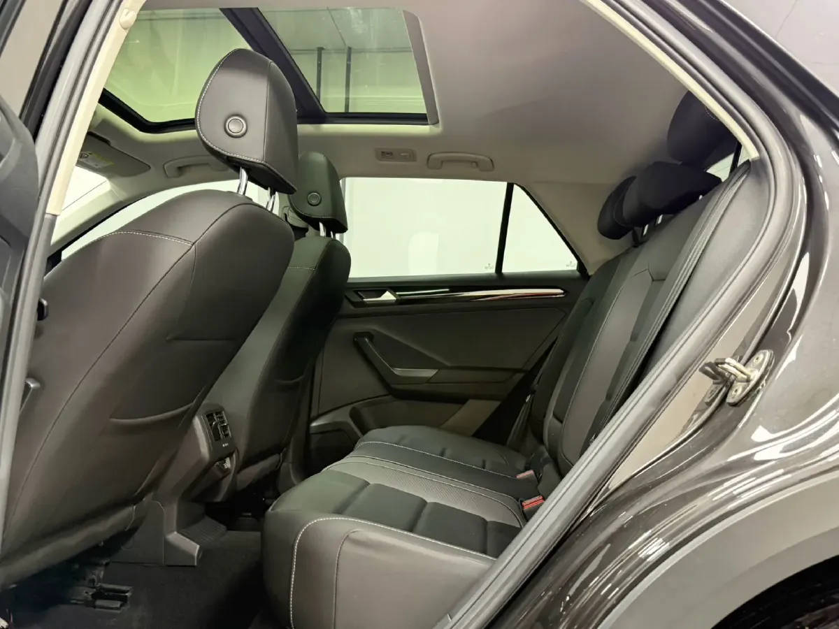 2022 Volkswagen T-Roc 1.4T 150HP L4 7DCT,autocango,china used car exporter,china ev exporter,chinese used car exporter,chinese used ev exporter