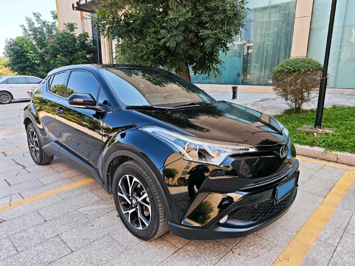 2020 Toyota C-HR 2.0L 171HP L4 CVT,autocango,china used car exporter,china ev exporter,chinese used car exporter,chinese used ev exporter
