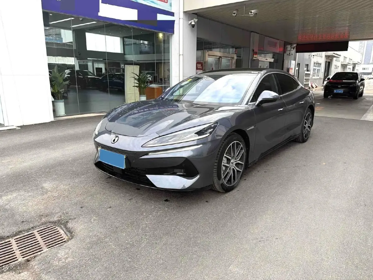 2024 Denza DenzaZ9 2.0T 207HP L4 E-CVT PHEV 38.5KWH