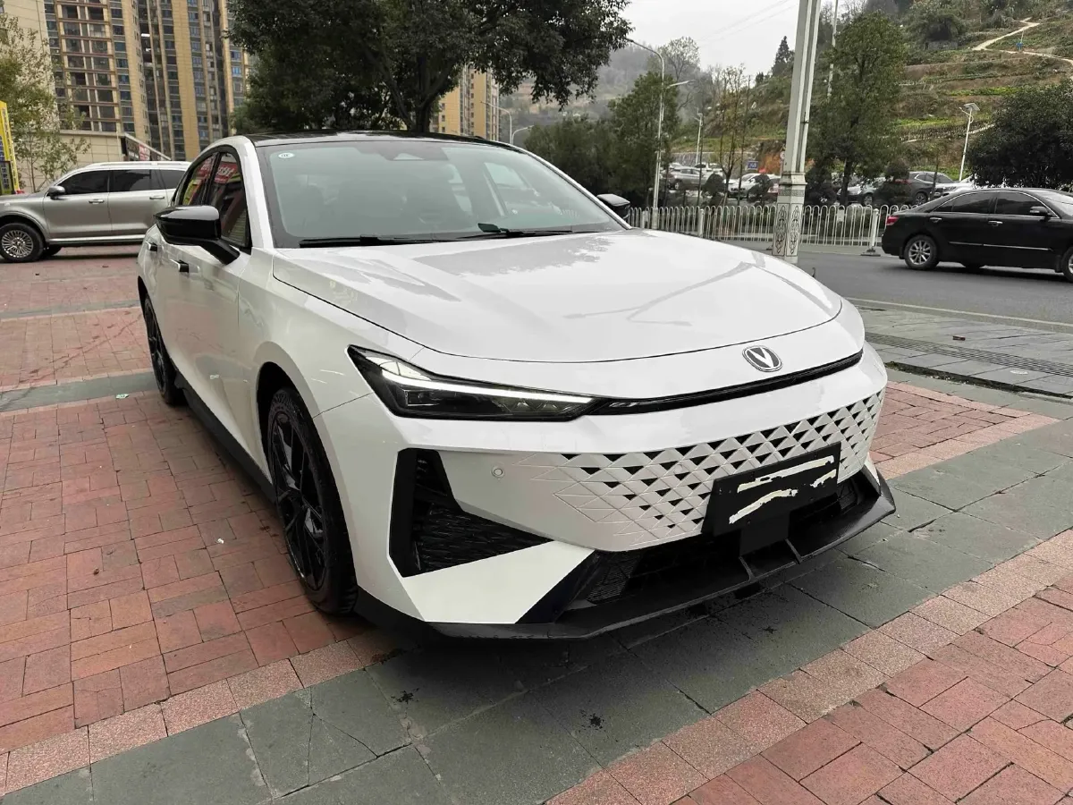 2024 ChangAn UNI-V 1.5T 188HP L4 7DCT,autocango,china used car exporter,china ev exporter,chinese used car exporter,chinese used ev exporter