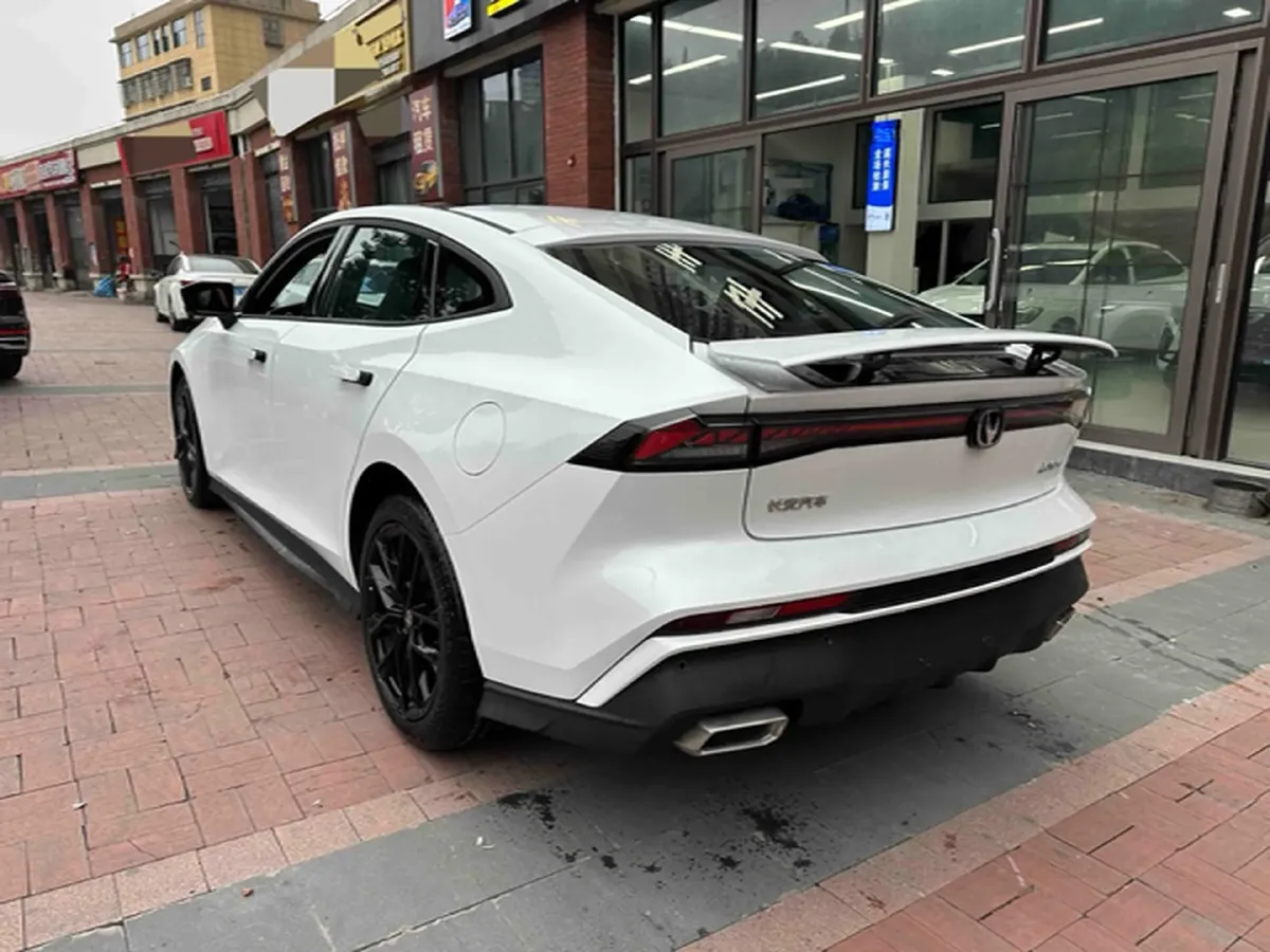 2024 ChangAn UNI-V 1.5T 188HP L4 7DCT,autocango,china used car exporter,china ev exporter,chinese used car exporter,chinese used ev exporter