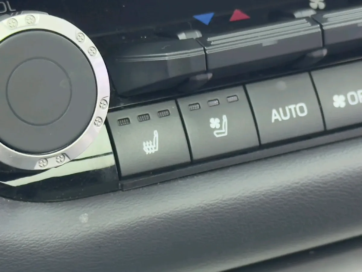 2023 Toyota Sienna 2.5L 189HP L4 E-CVT Hybrid,autocango,china used car exporter,china ev exporter,chinese used car exporter,chinese used ev exporter