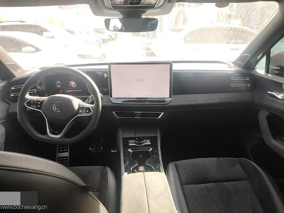 2024 Volkswagen Tiguan L 2.0T 220HP L4 7DCT,autocango,china used car exporter,china ev exporter,chinese used car exporter,chinese used ev exporter