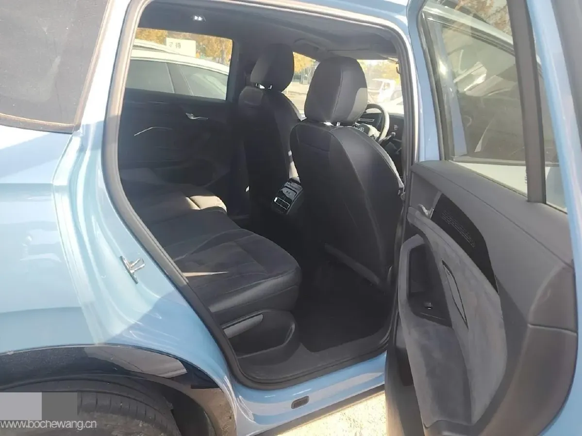 2024 Volkswagen Tiguan L 2.0T 220HP L4 7DCT,autocango,china used car exporter,china ev exporter,chinese used car exporter,chinese used ev exporter