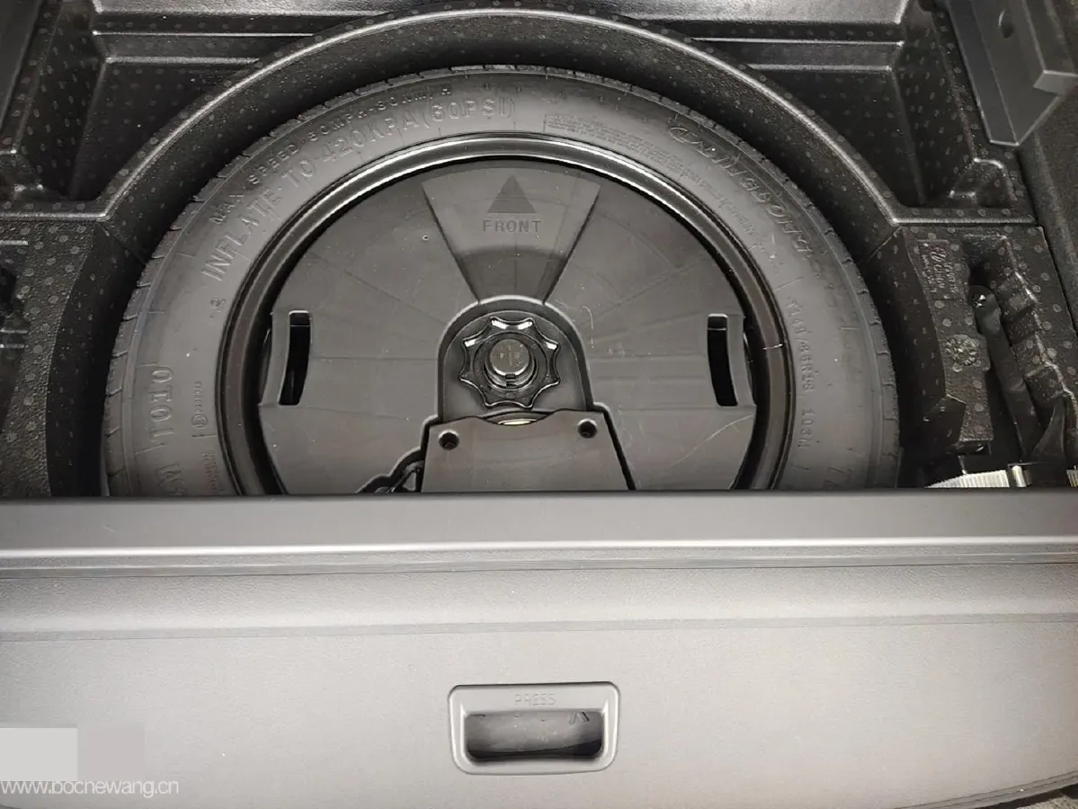 2024 Volkswagen Tiguan L 2.0T 220HP L4 7DCT,autocango,china used car exporter,china ev exporter,chinese used car exporter,chinese used ev exporter