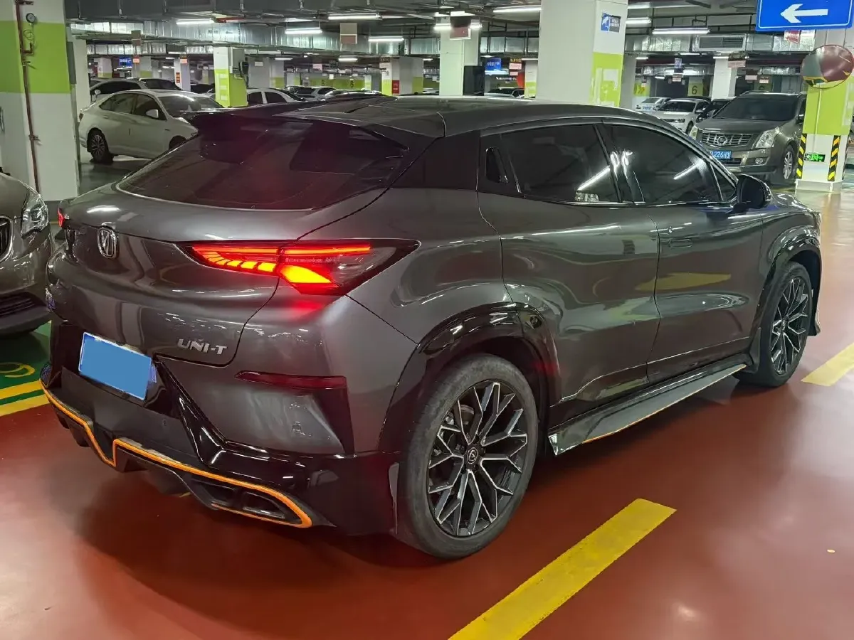 2022 ChangAn UNI-T 1.5T 188HP L4 7DCT,autocango,china used car exporter,china ev exporter,chinese used car exporter,chinese used ev exporter