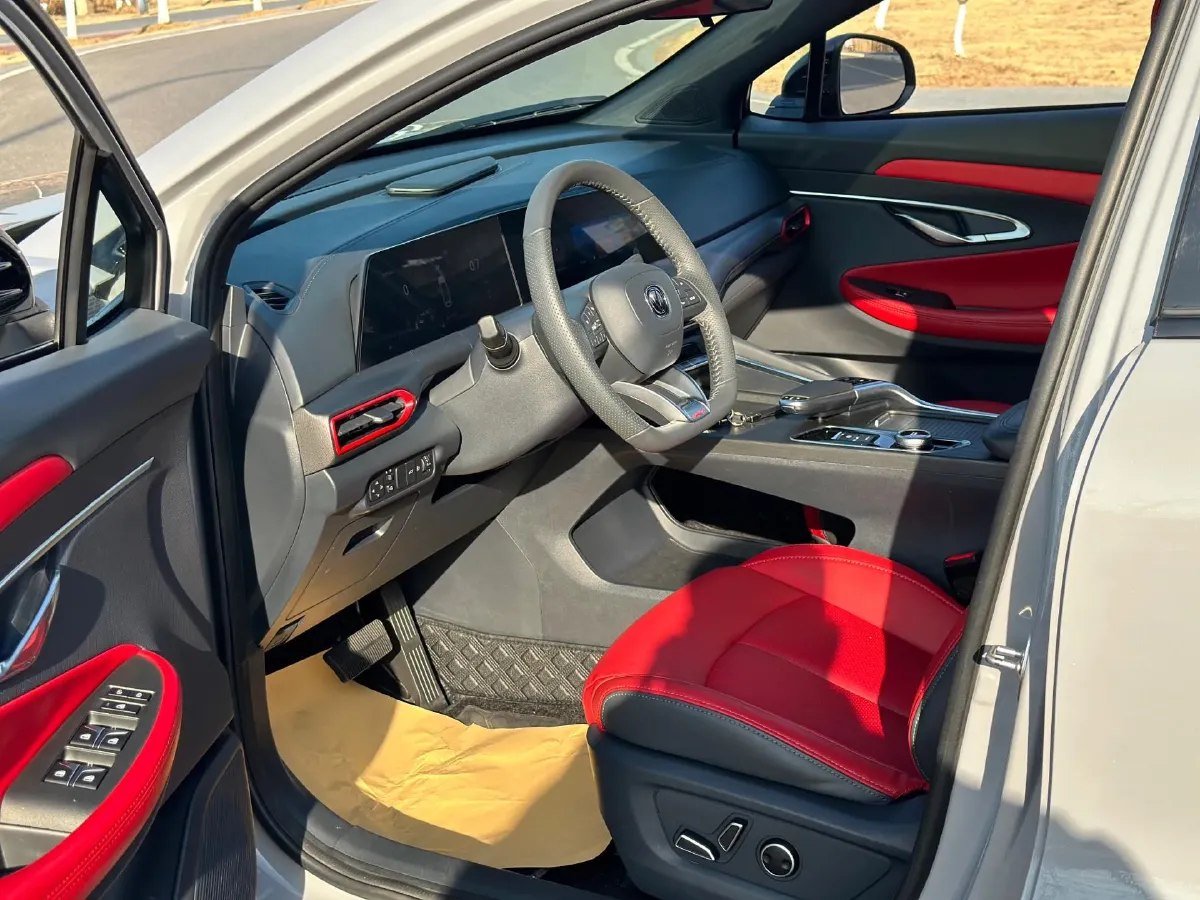 2020 ChangAn UNI-T 1.5T 180HP L4 7DCT,autocango,china used car exporter,china ev exporter,chinese used car exporter,chinese used ev exporter