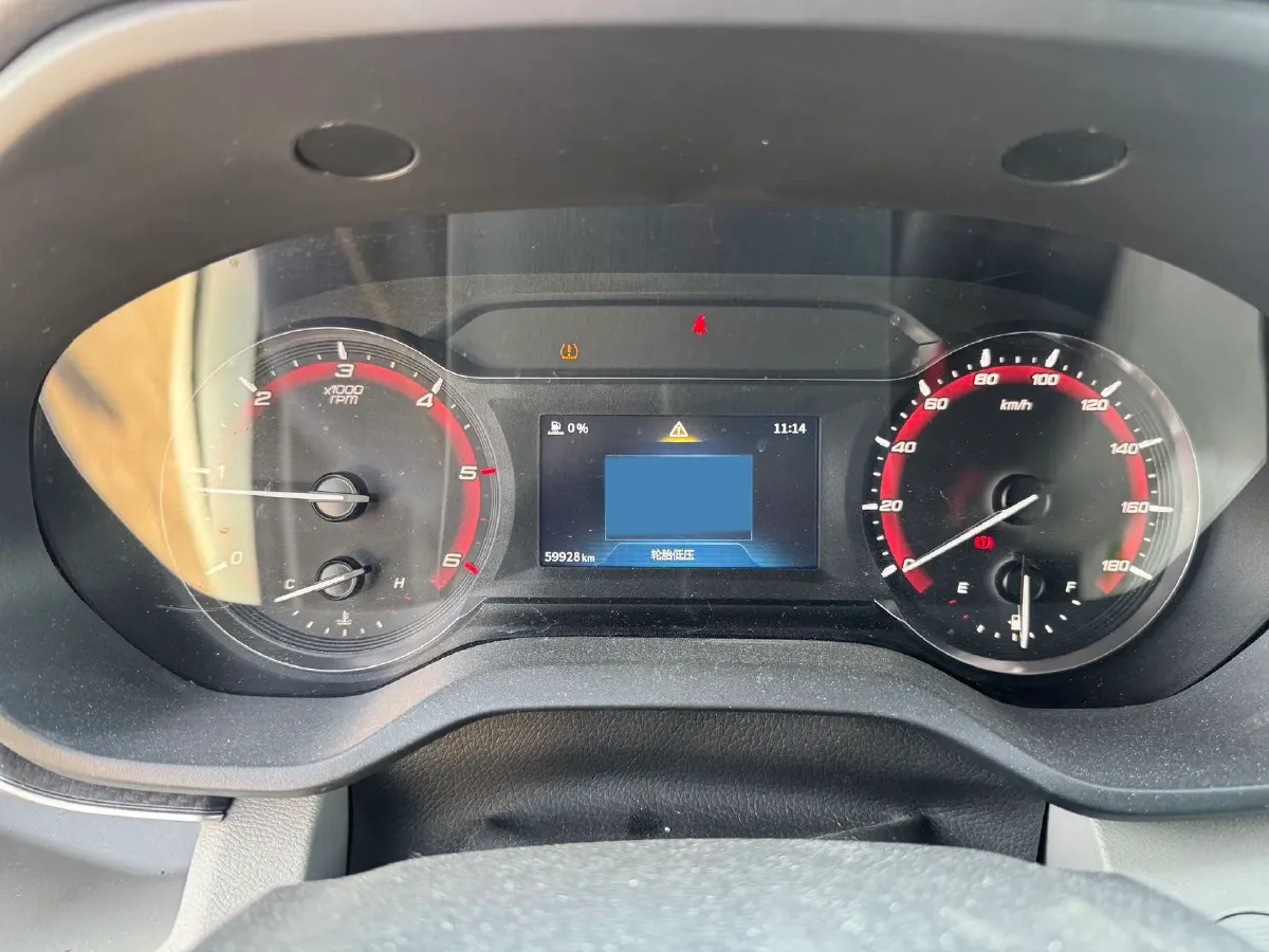 2022 JMC YuHu 9 2.0T 220HP L4 6MT,autocango,china used car exporter,china ev exporter,chinese used car exporter,chinese used ev exporter