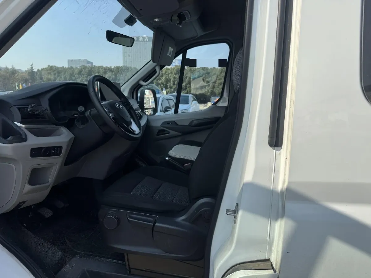 2022 JMC YuHu 9 2.0T 220HP L4 6MT,autocango,china used car exporter,china ev exporter,chinese used car exporter,chinese used ev exporter