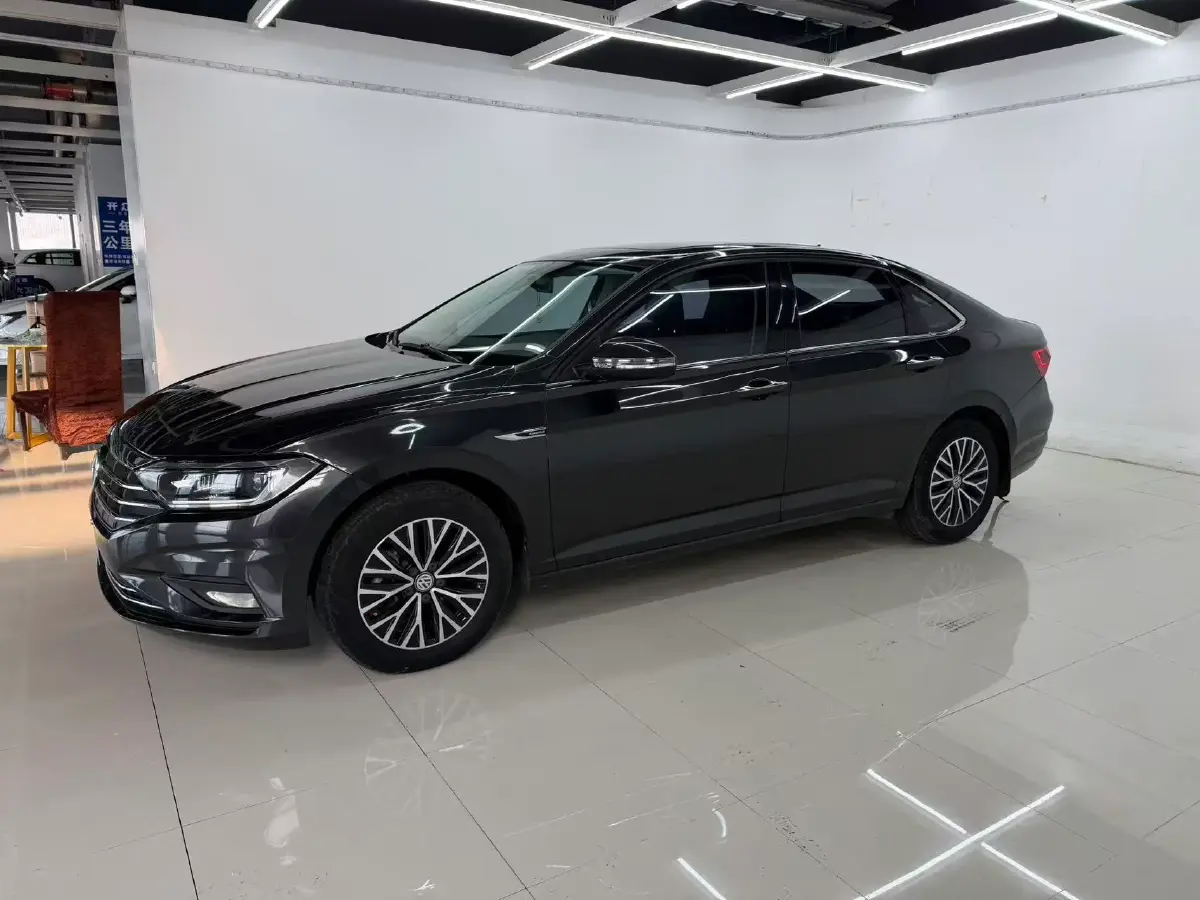 2021 Volkswagen Sagitar 1.2T 116HP L4 7DCT