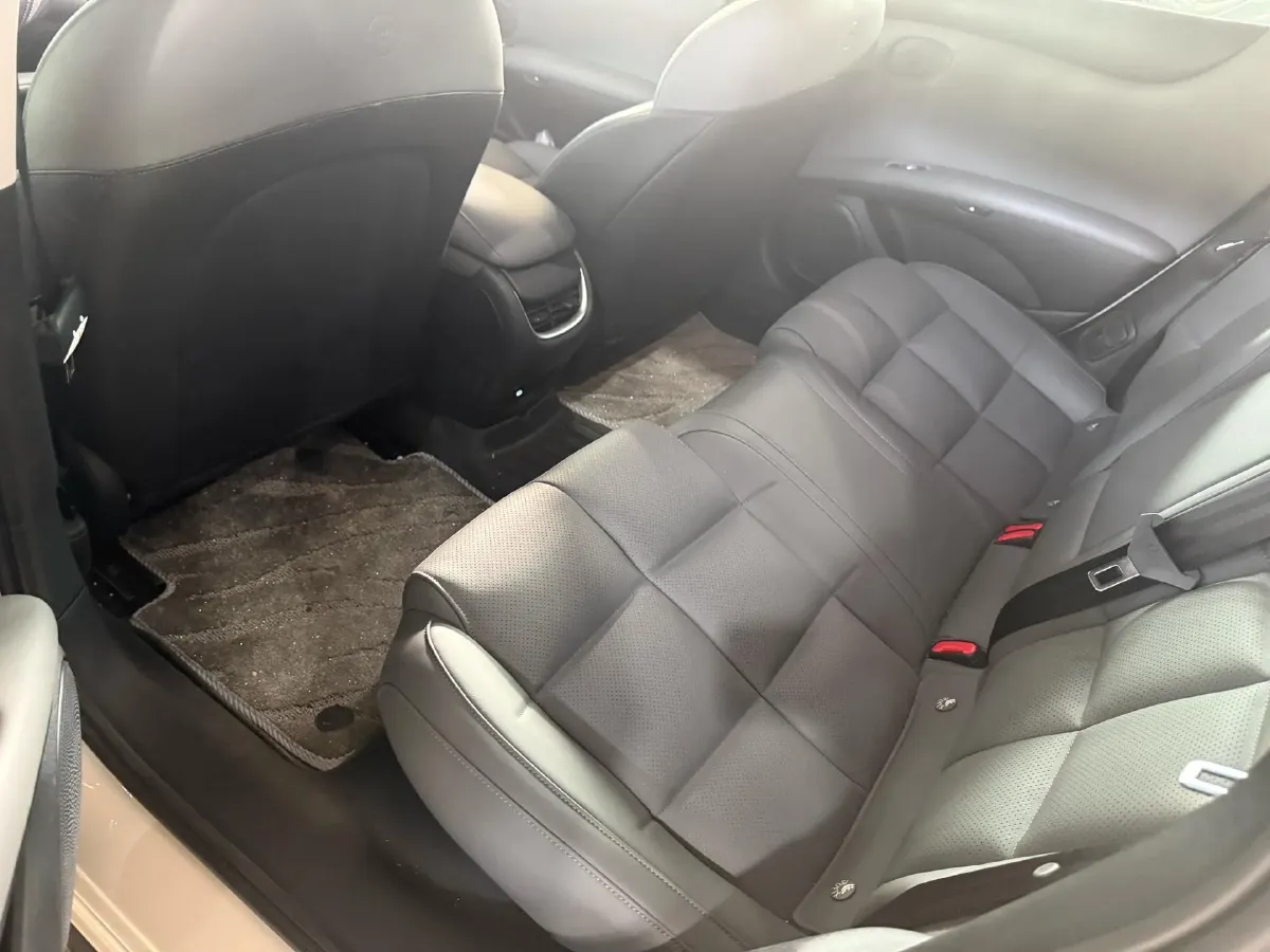 2024 IM L6 BEV 75KWH,autocango,china used car exporter,china ev exporter,chinese used car exporter,chinese used ev exporter