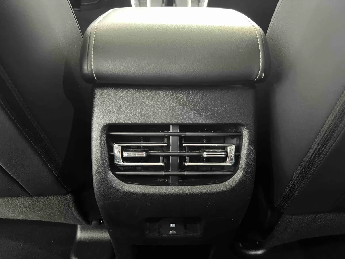 2021 Haval M6 1.5T 150HP L4 7DCT,autocango,china used car exporter,china ev exporter,chinese used car exporter,chinese used ev exporter