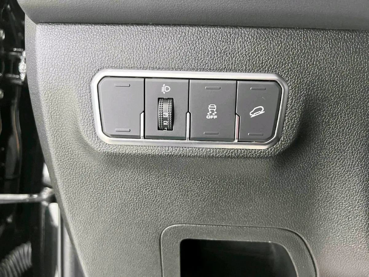 2021 Haval M6 1.5T 150HP L4 7DCT,autocango,china used car exporter,china ev exporter,chinese used car exporter,chinese used ev exporter