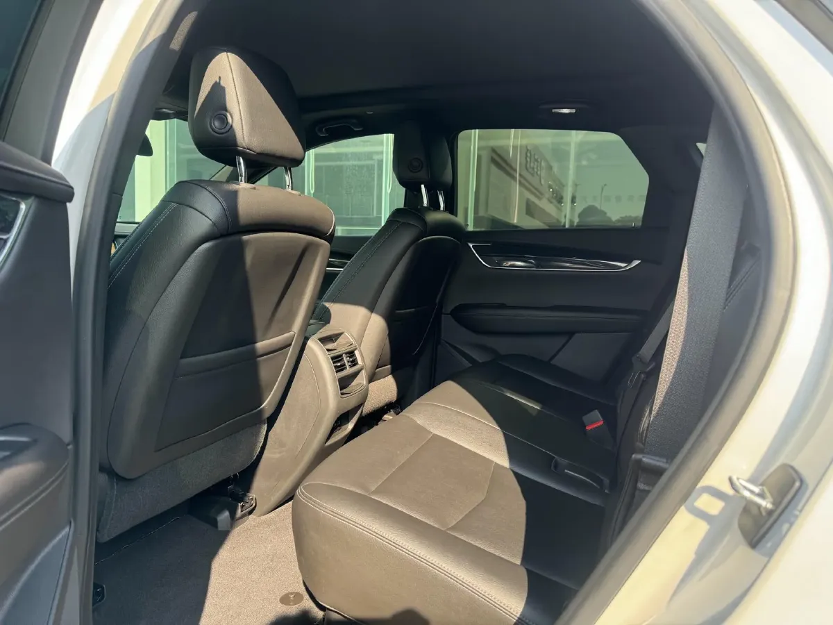 2021 Cadillac XT5 2.0T 237HP L4 9AT,autocango,china used car exporter,china ev exporter,chinese used car exporter,chinese used ev exporter