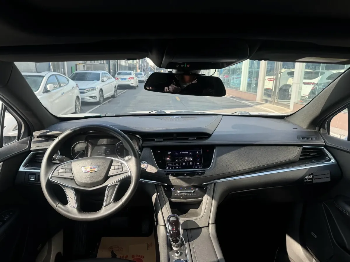 2021 Cadillac XT5 2.0T 237HP L4 9AT,autocango,china used car exporter,china ev exporter,chinese used car exporter,chinese used ev exporter