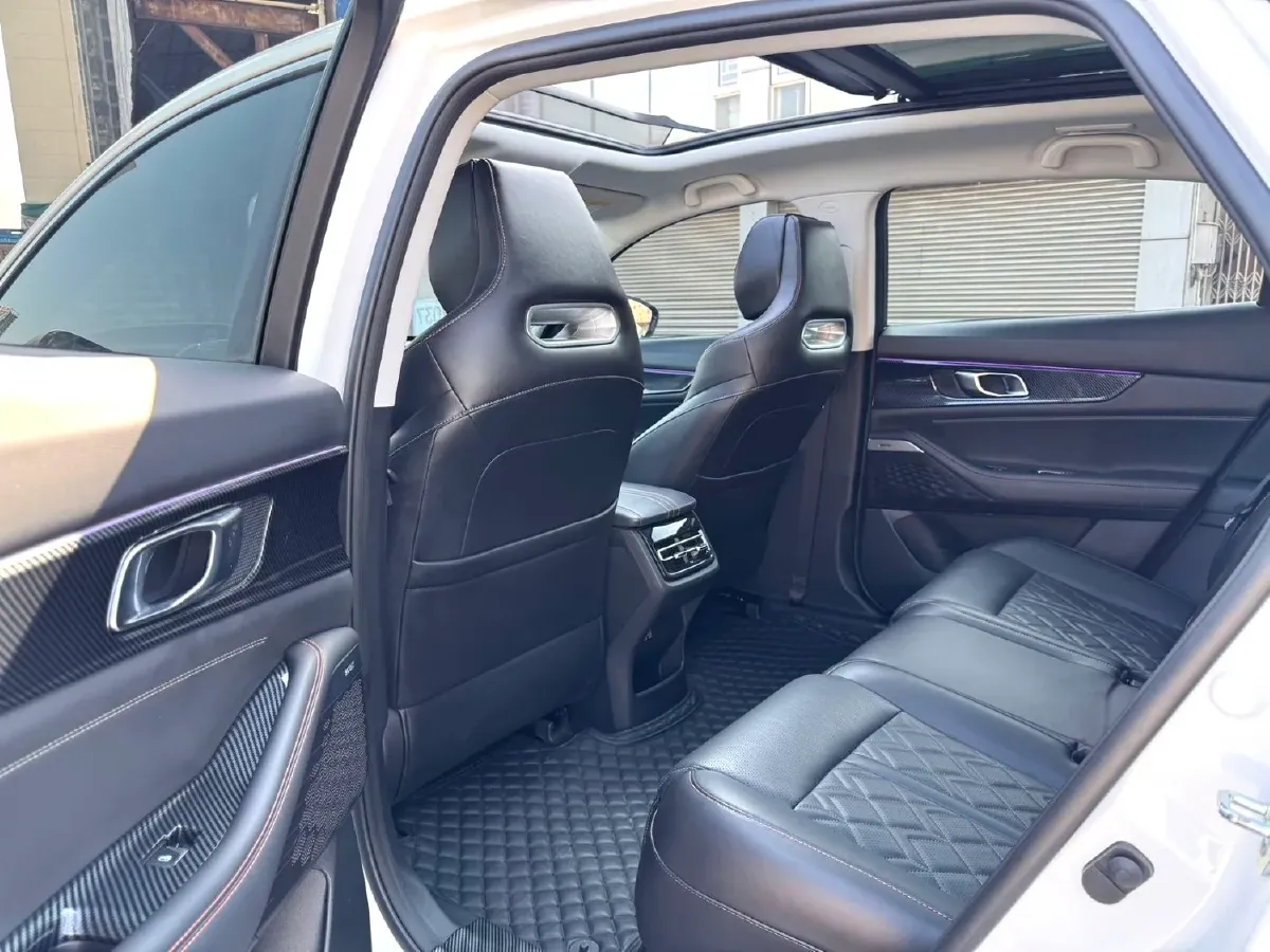 2024 ChangAn UNI-K 2.0T 233HP L4 8AT,autocango,china used car exporter,china ev exporter,chinese used car exporter,chinese used ev exporter