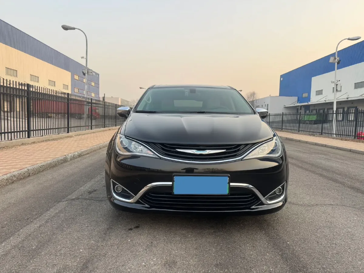 2018 Chrysler Pacifica 3.6L 245HP V6 E-CVT PHEV 16KWH,autocango,china used car exporter,china ev exporter,chinese used car exporter,chinese used ev exporter