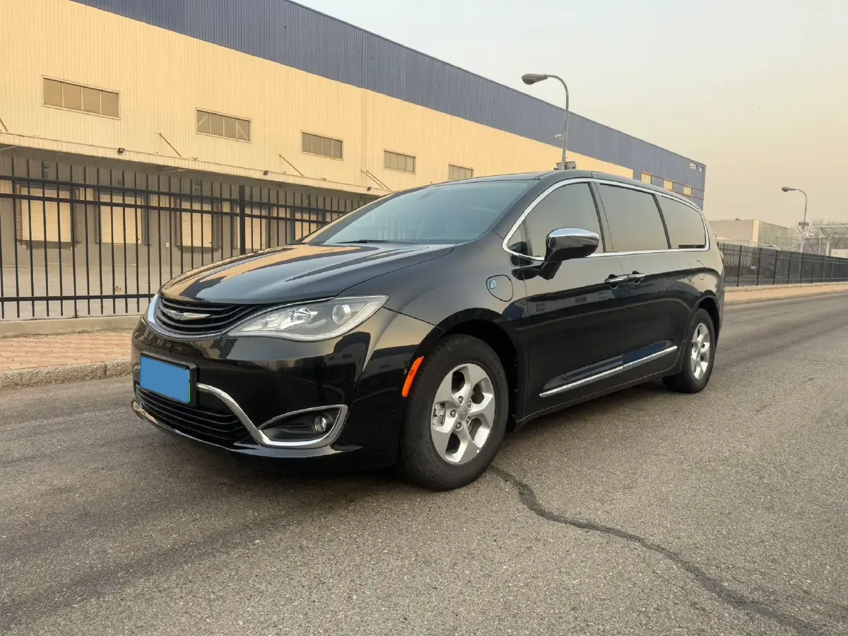 2018 Chrysler Pacifica 3.6L 245HP V6 E-CVT PHEV 16KWH