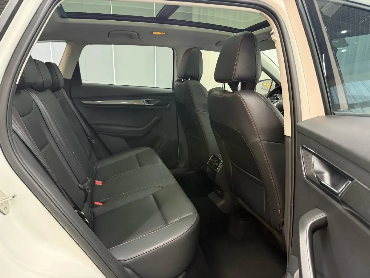 2022 Skoda Karoq 1.4T 150HP L4 7DCT,autocango,china used car exporter,china ev exporter,chinese used car exporter,chinese used ev exporter