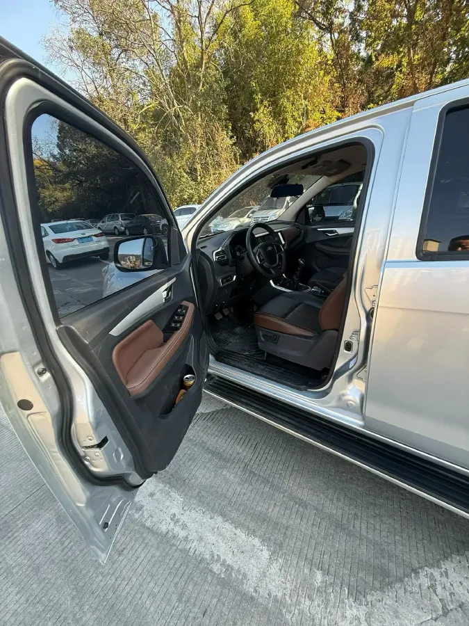 2019 Isuzu RE-MAX Jim 2.5T 129HP L4 6MT,autocango,china used car exporter,china ev exporter,chinese used car exporter,chinese used ev exporter