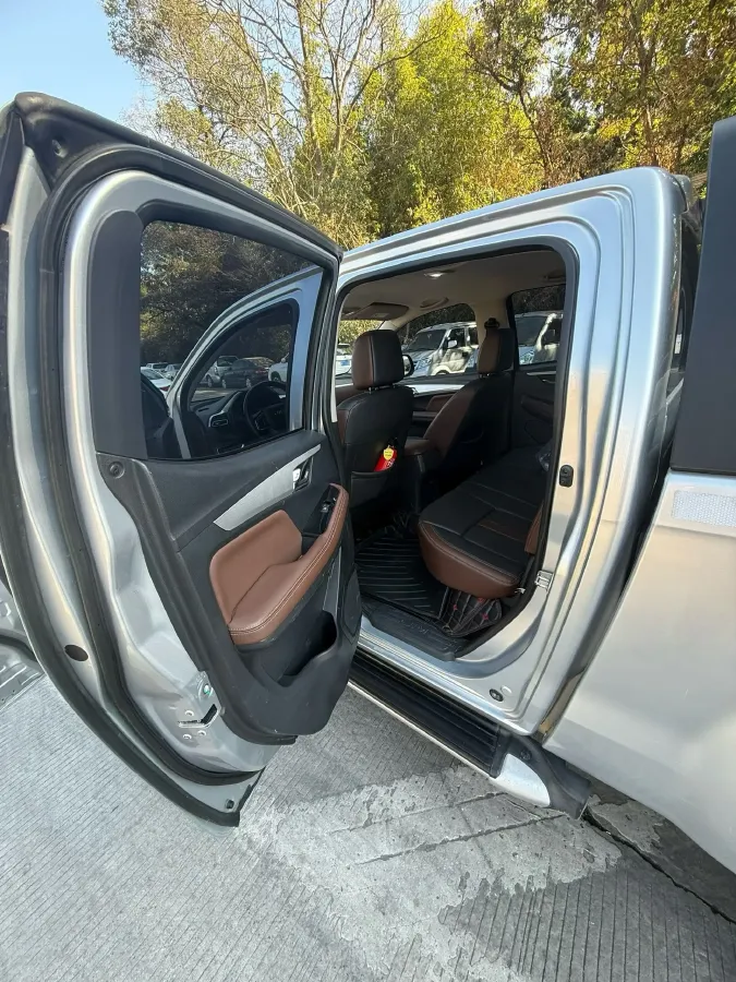 2019 Isuzu RE-MAX Jim 2.5T 129HP L4 6MT,autocango,china used car exporter,china ev exporter,chinese used car exporter,chinese used ev exporter