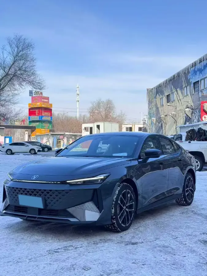 2024 ChangAn UNI-V iDD 1.5L 110HP L4 E-CVT PHEV 18.99KWH