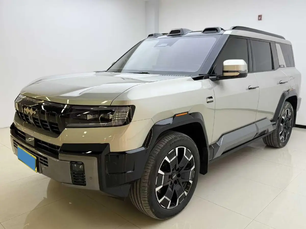 2025 FangChengBao Bao 8 2.0T 245HP L4 E-CVT PHEV 36.8KWH